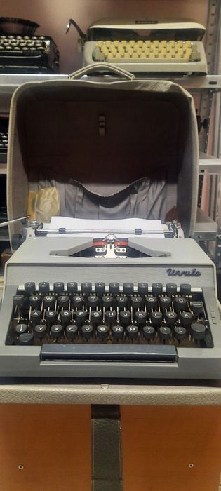 Mașină de scris Erika Ursula impecabilă