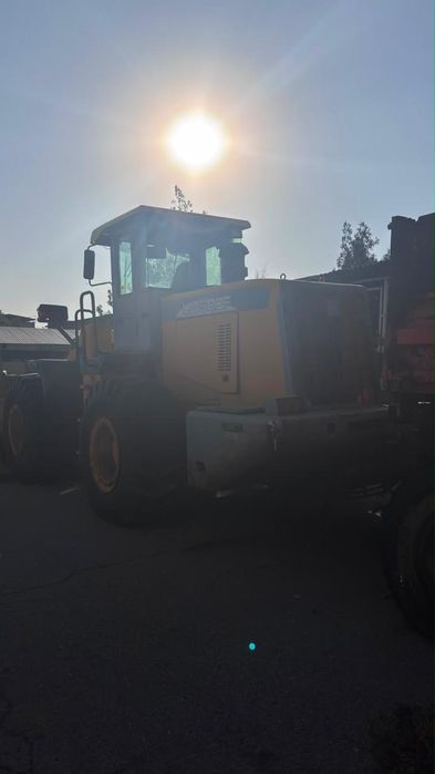 Погрузчик LW500F