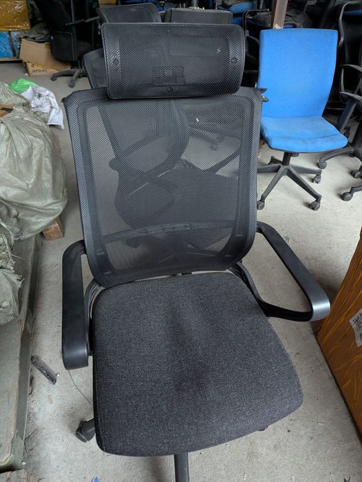Офисные кресло разные