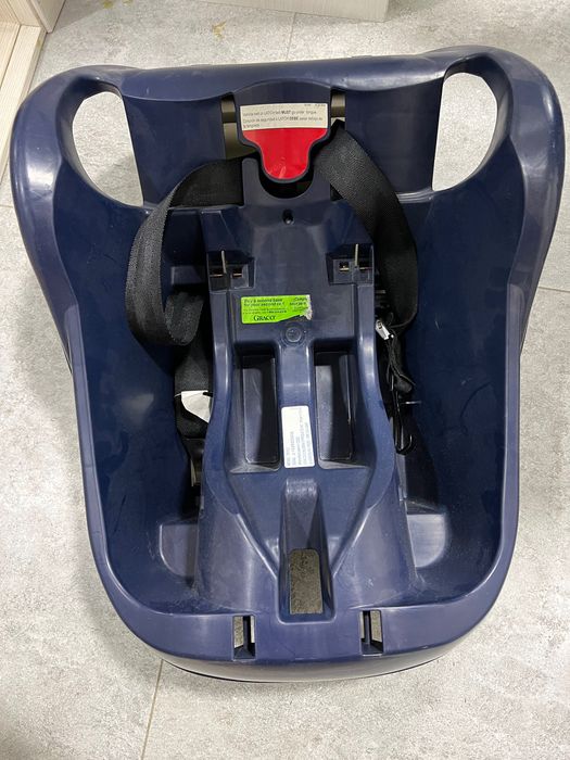 Коляска с люлькой и базой Graco
