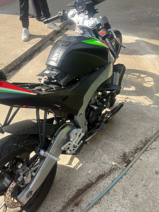 Vând motor Aprilia lovit