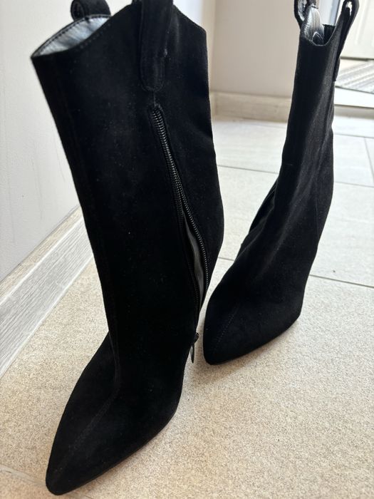Черни велурени тънки боти