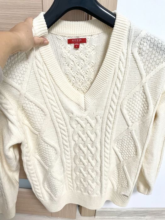 Pulover Guess L v neck - livrare gratuita