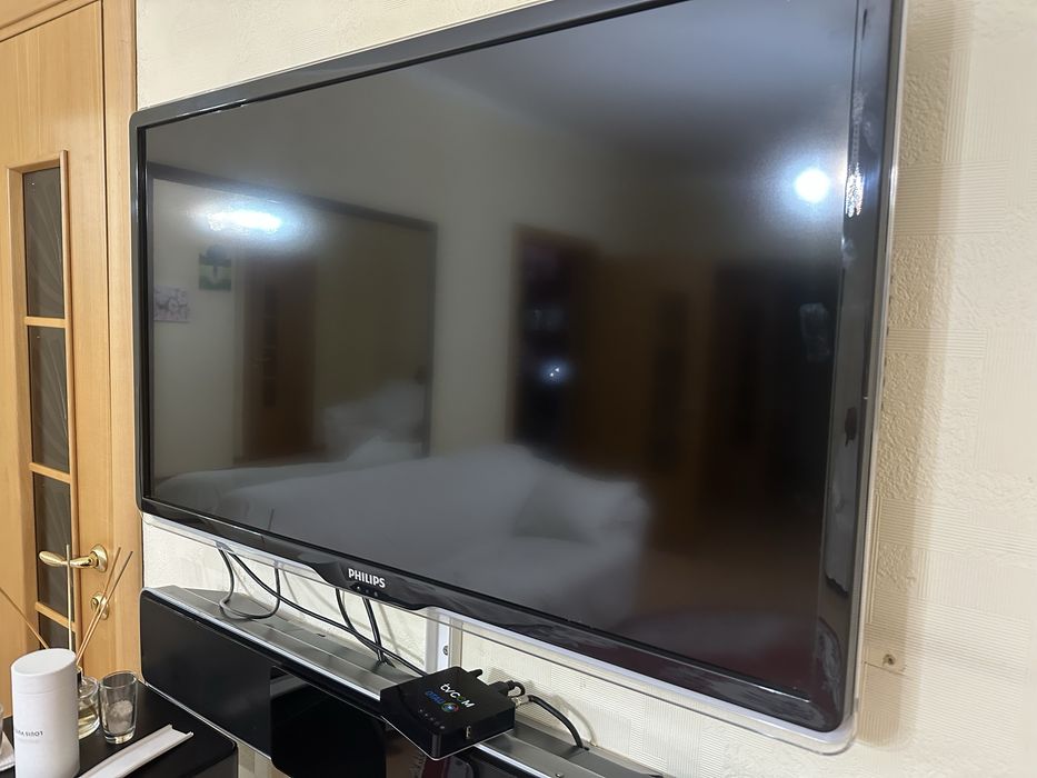 Продаю телевизор philips с дополнениями