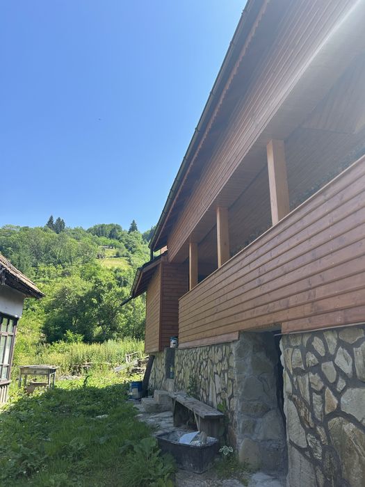 Vand casa la munte