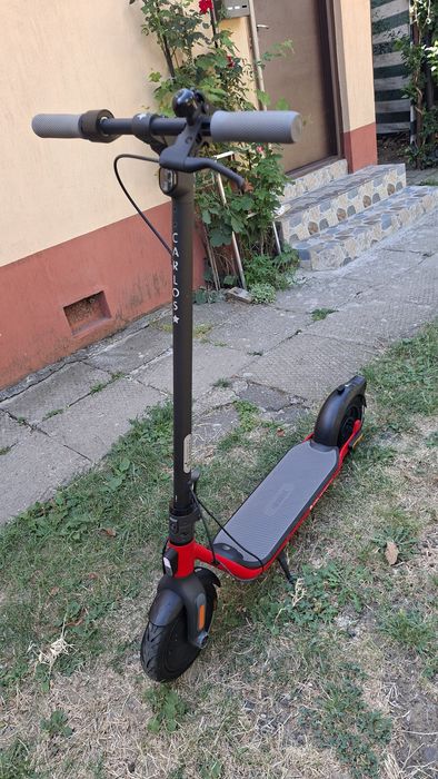 Trotineta electrica Nineboot D18e funcționează bine starea se vede in poze a fost achiziționată pentru baiat dar având 12 ani nu are voie sa conducă..