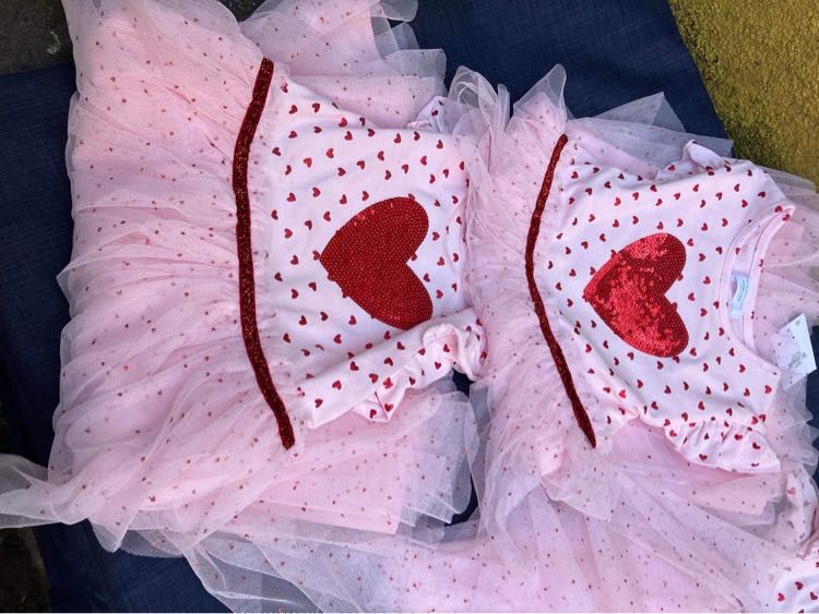 Страхотни детски рокли с тюл , дълъг ръкав, на сърца , 30 лв