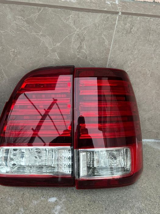 Фары задние Lexus lx470