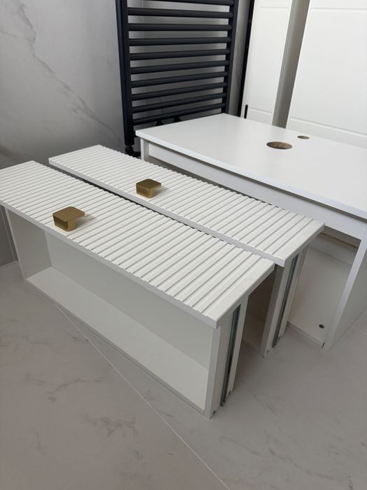 Mobilier nou-nout de baie suspendat cu riflaj