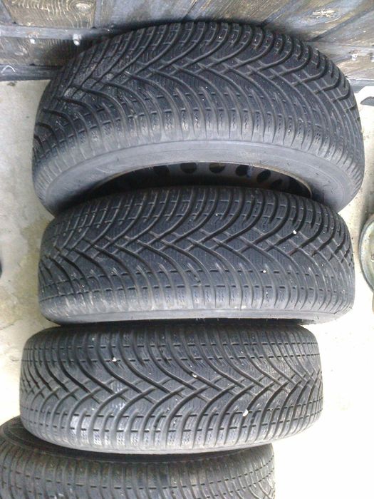 Продавам почти нови зимни гуми на стоманени джанти