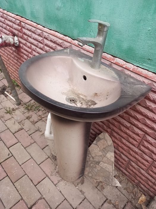 Продам раковину с тумбой