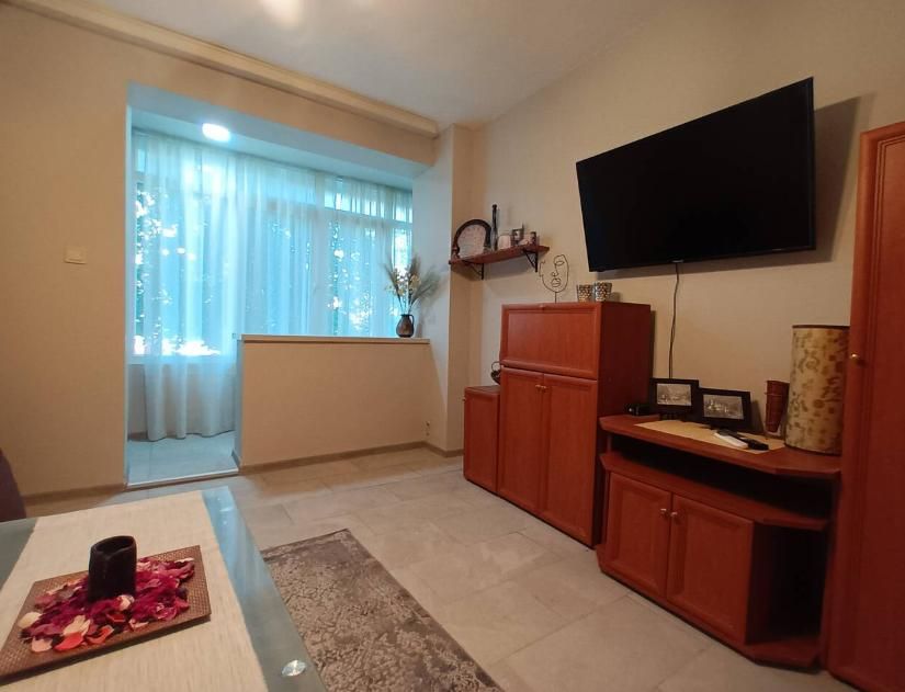 Дава се под наем Двустаен апартамент в Пловдив, Център - 60 кв.м за 410 € - Снимка #2