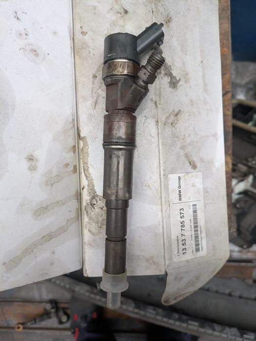 Vând injectoare pentru BMW m75 2003