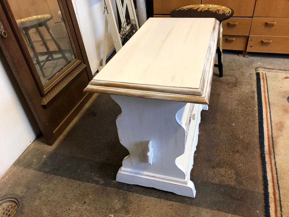 Masa alba din lemn restaurata