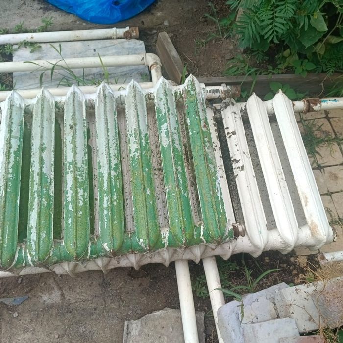 Продам батареи чугунные.