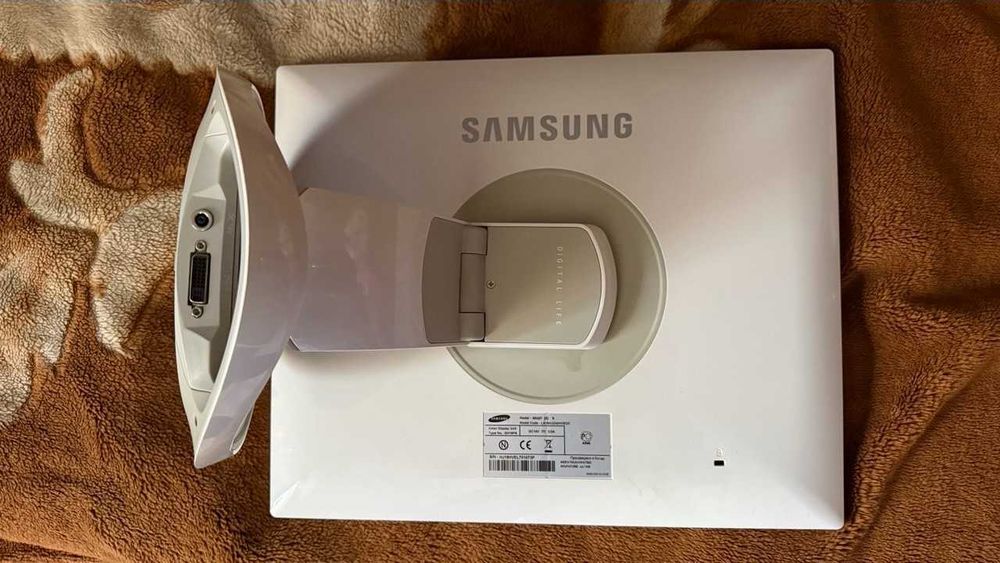 Монитор 19" (48.3 см) Samsung 960BF