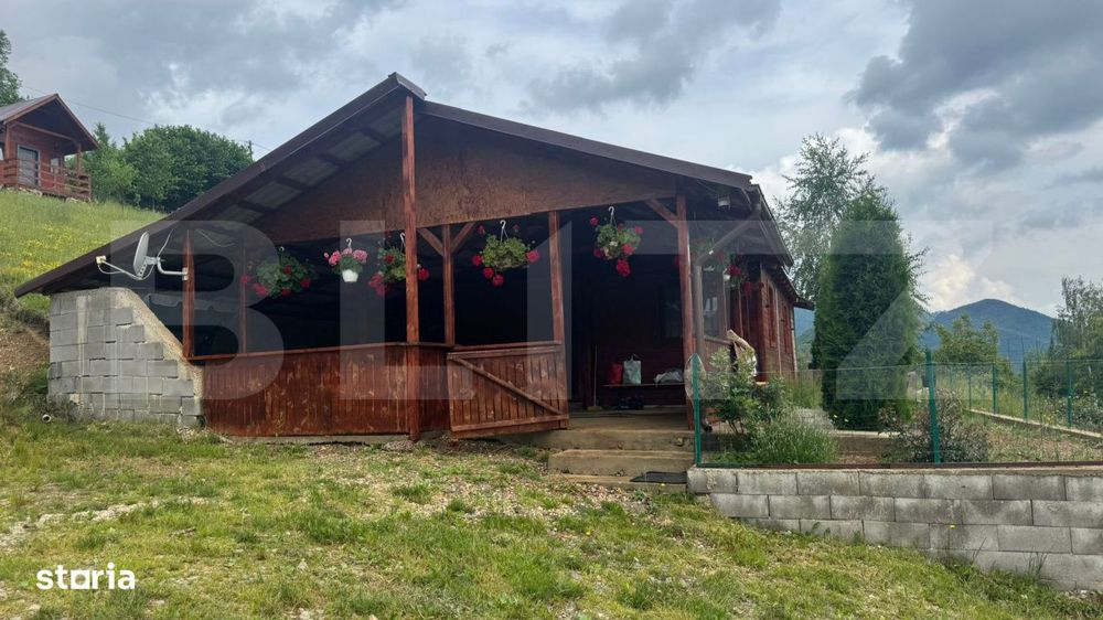 Casa cu teren de 2330 mp, anexa de 15 mp, zona Muntele Rece