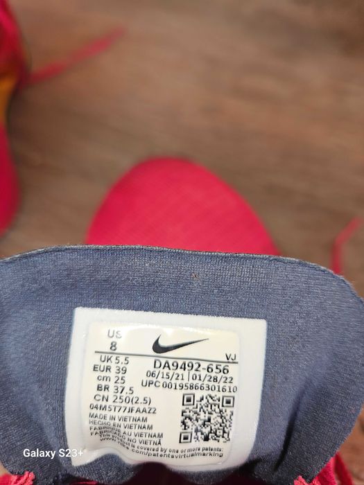 Оригинални розови маратонки NIKE