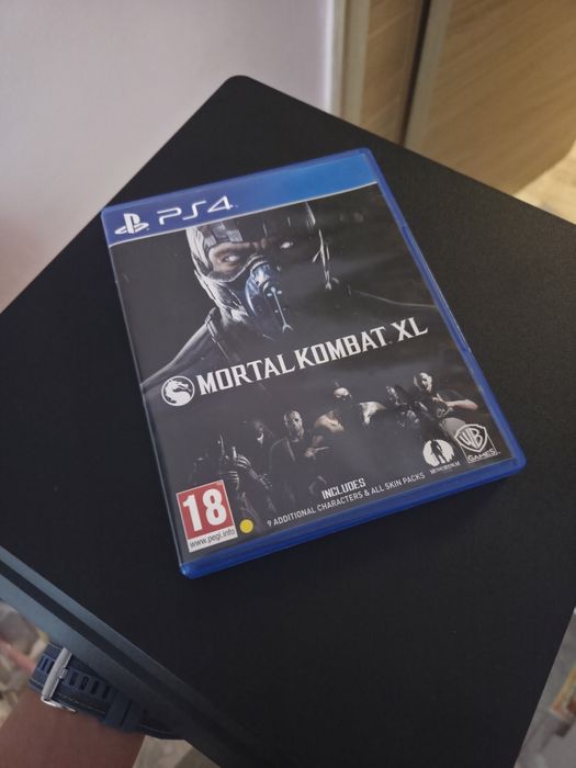 Playstation 4 Slim 1TB  + безплатна игра Mortal Kombat XL.