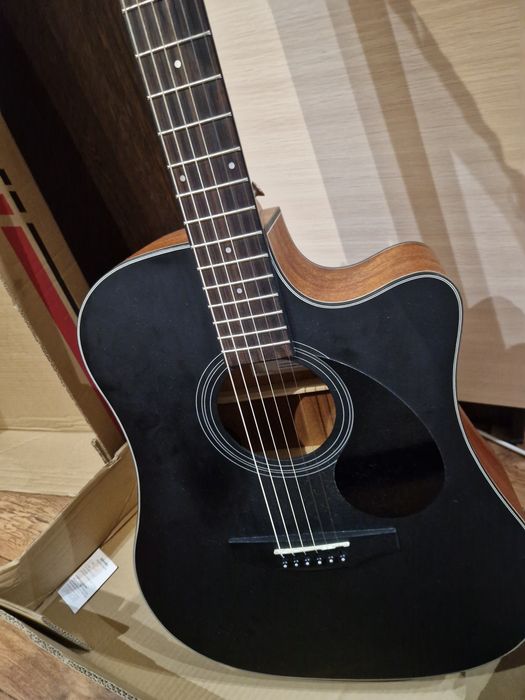 Электроакустическая гитара продаю