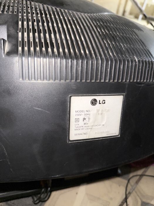 Продам старый рабочий телевизор LG
