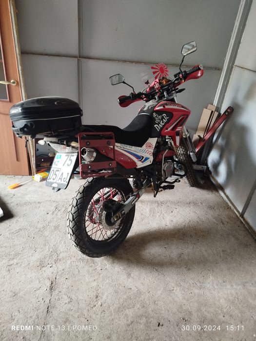 Мотоцикл эндуро 300 кубов.