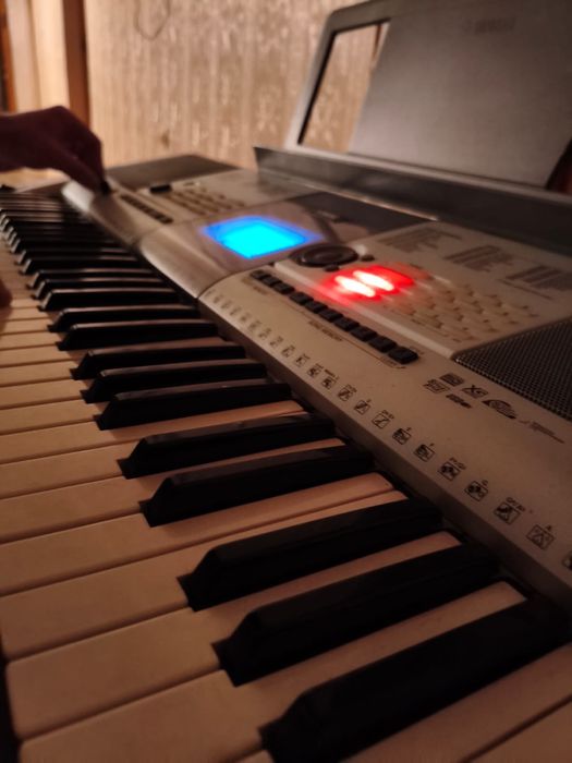 Синтезатор Yamaha PSR-E403