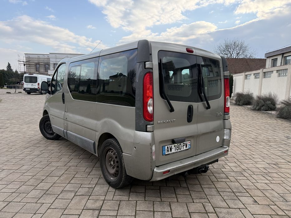 De închiriat Renault Trafic 8+1 locuri , Mercedes Sprinter basculabil