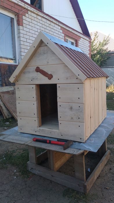 Собачья будка из дерева