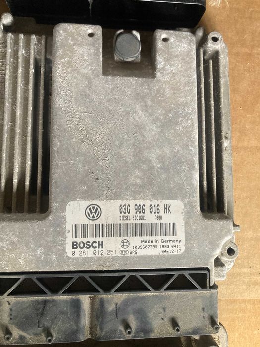 Компютър еку ecu електронен блок двигател туран touran bkd azv