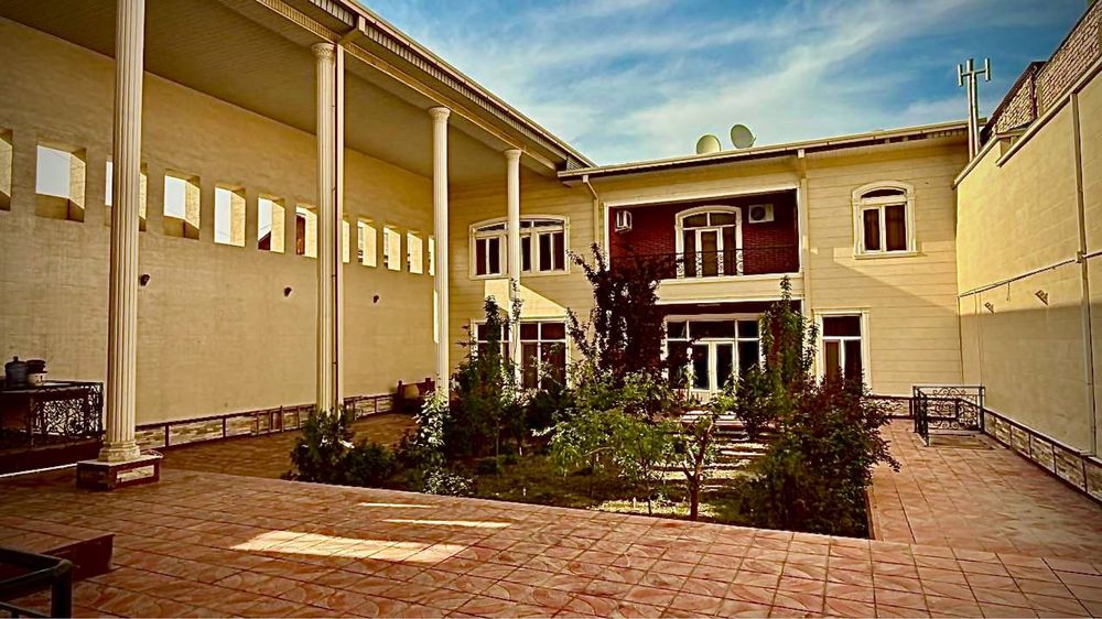 Продаётся болшой дом в центре бухары на рубловки