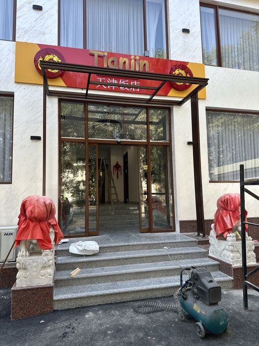 Darvaza perela naves reshotka agrajdena