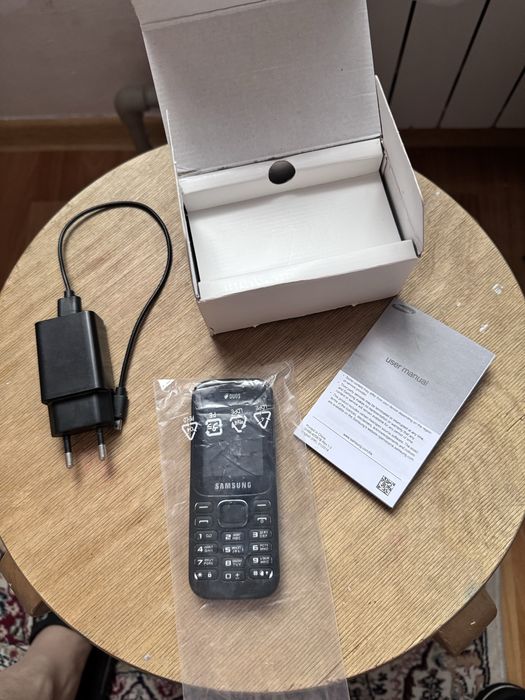 Мобильный телефон Samsung.