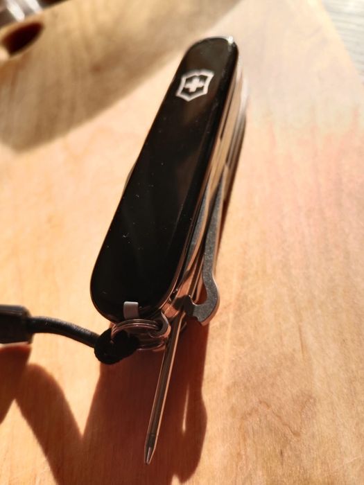 Victorinox Deluxe Tinker.