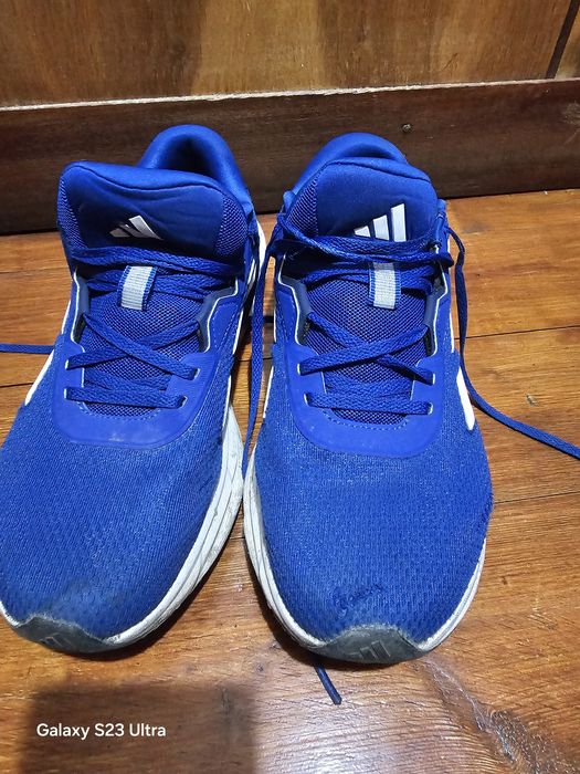 Продавам маратонки адидас