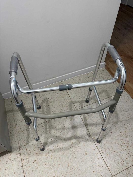 Продам медицинские ходунки