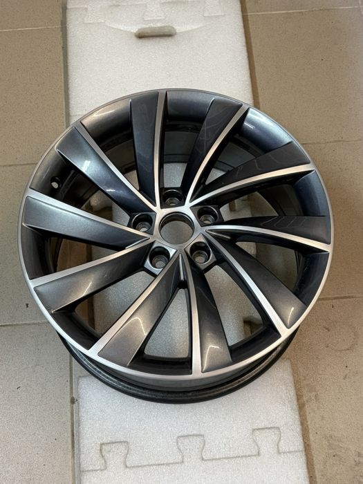 Оригинална алуминиева джанта