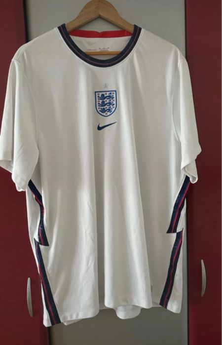 5 Tricou Nike DriFit Nationala Anglia