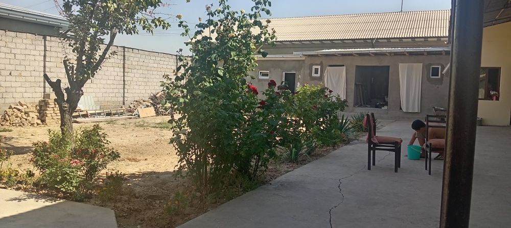 Сотилади файзли ховли хамма шароити бор