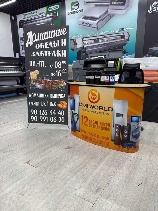 Promo stol magnitli konstruksiya reklama uchun