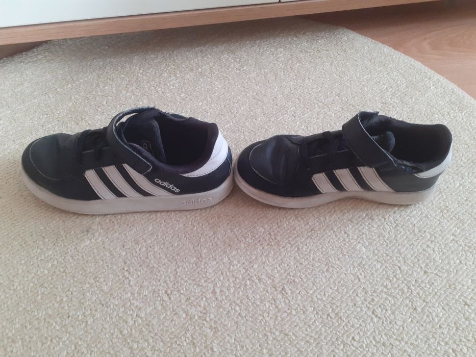 Adidas маратонки номер 33