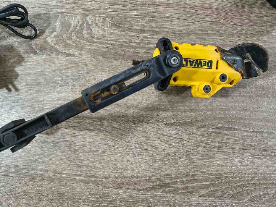 Винтоверт  DeWalt и приставка за рязане на ламарина!