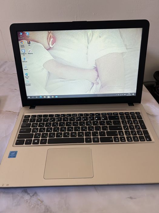 Срочно продаю  Ноутбук Asus