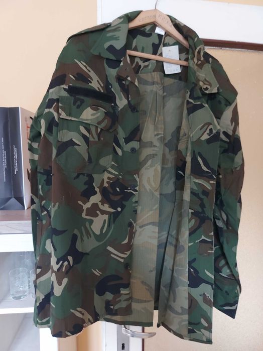 Продавам маскировъчни шуба, риза и клин