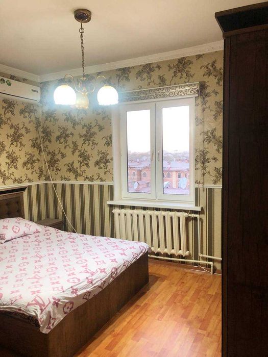 Сдается 4 ком квар в Центре {A 4-room apartment for rent in the cente}