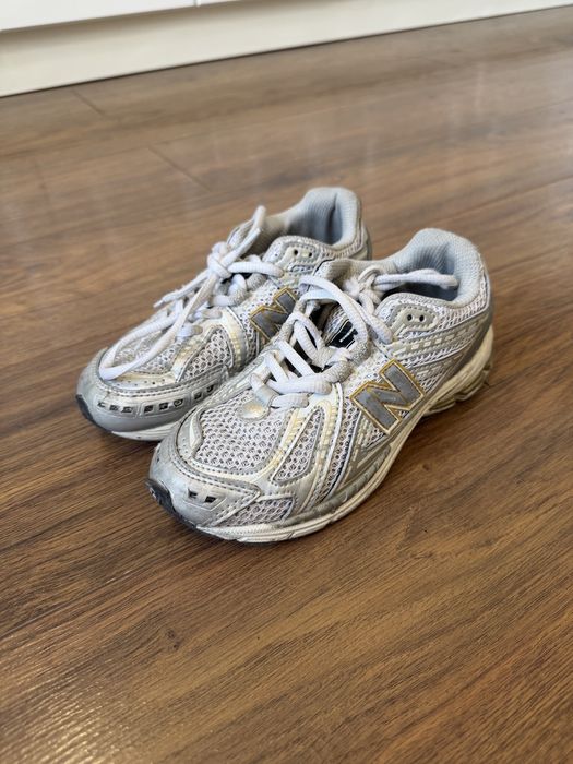 Продам детские кроссовки