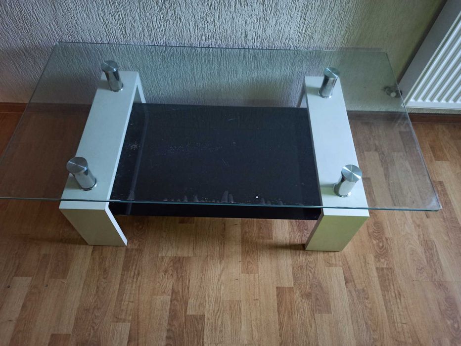 Стъклена холна маса