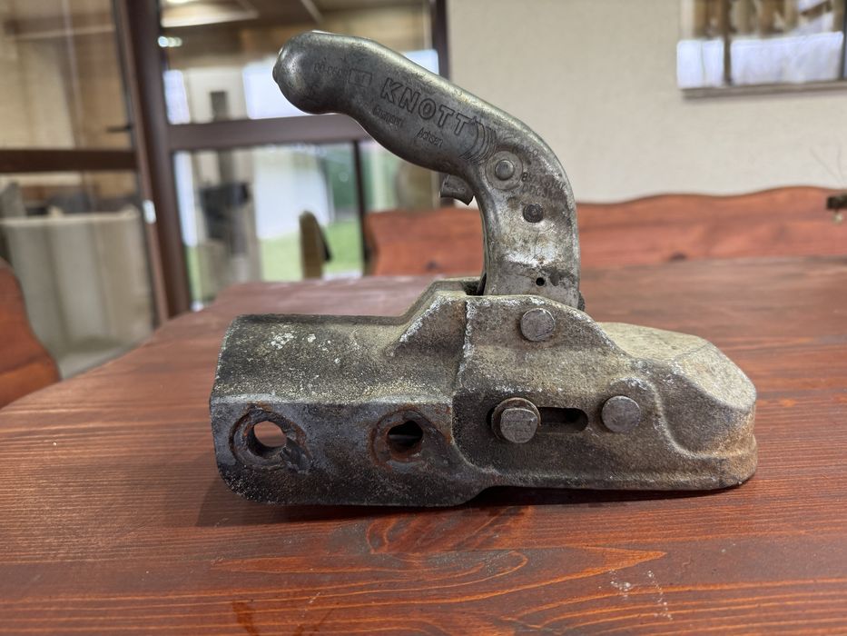 Лапа за теглич ( KNOTT и AL - KO)