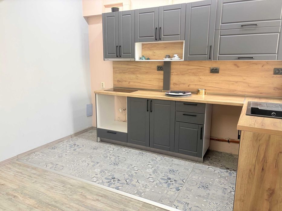 Тристаен апартамент с отлична локация.