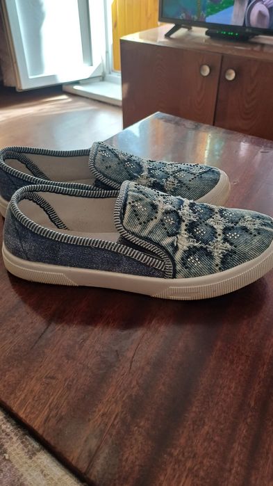 Продам женскую обувь